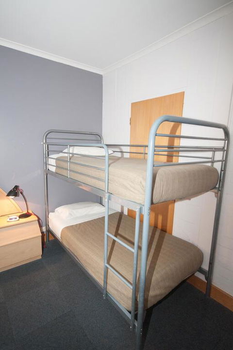 Capital Airport Motel - Lightning Ridge Tourism 3