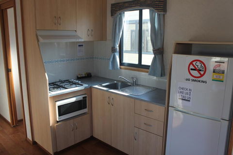 Capital Country Holiday Park - Lightning Ridge Tourism 3