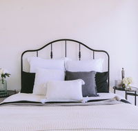 Capitol Executive Apartment on London Circuit - Lightning Ridge Tourism