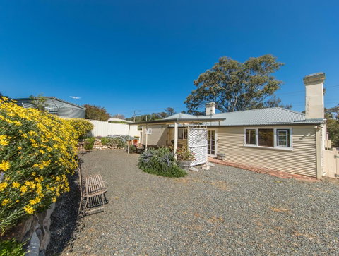 Captain Rodda's Cottage - Lightning Ridge Tourism 1