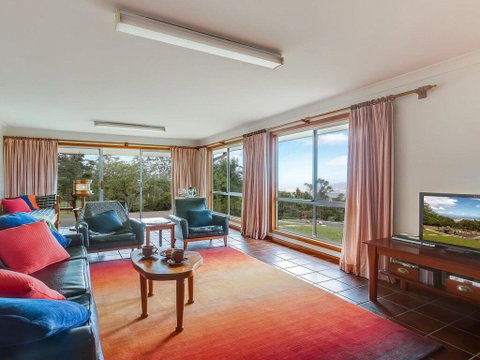 Captain's Lookout - Elevated Ocean Views, Rural Stay - Lightning Ridge Tourism 3