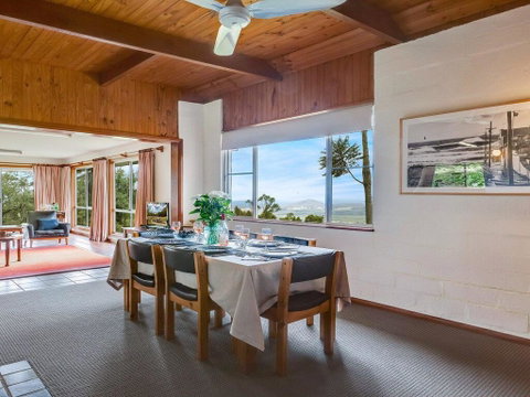 Captain's Lookout - Elevated Ocean Views, Rural Stay - Lightning Ridge Tourism 1