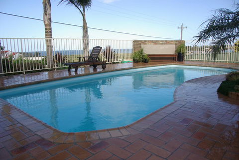 Captain's Quarters Bermagui - Lightning Ridge Tourism 3