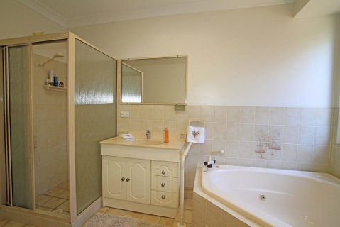 Carefree On Cormorant - Lightning Ridge Tourism 3