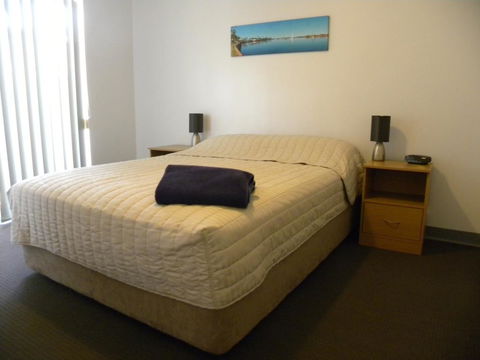 Carnarvon Central Apartments - Lightning Ridge Tourism 0