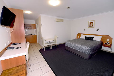 Carriers Arms Hotel Motel - Lightning Ridge Tourism 0