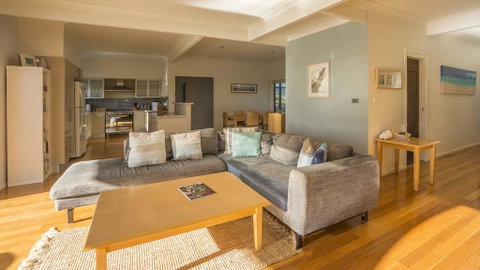 Carroll Ave 76 - Lightning Ridge Tourism 1
