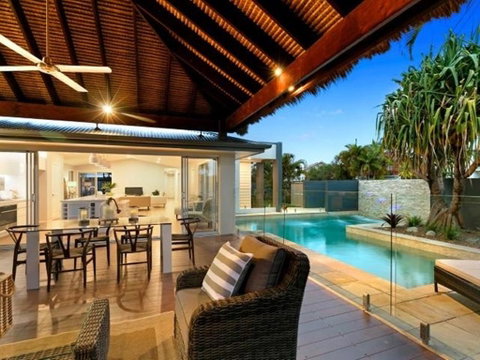 Carrothool 29 - 6 BDRM Canal Home With Pool - Lightning Ridge Tourism 2