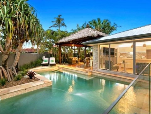 Carrothool 29 - 6 BDRM Canal Home With Pool - Lightning Ridge Tourism 0