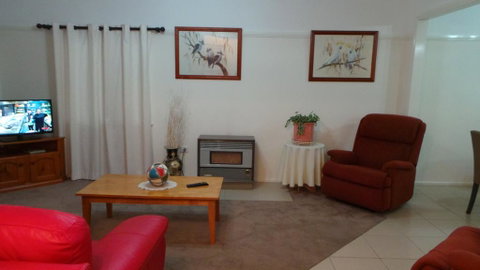 Casa Bella - Lightning Ridge Tourism 1