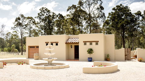 Casa La Vina Villas Pokolbin - Lightning Ridge Tourism 1