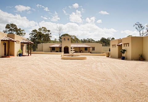 Casa La Vina Villas Pokolbin - Lightning Ridge Tourism 0