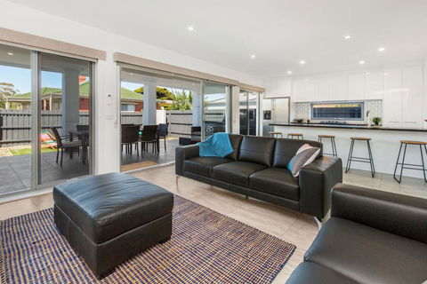 CASABLANCA - DROMANA - Lightning Ridge Tourism 2