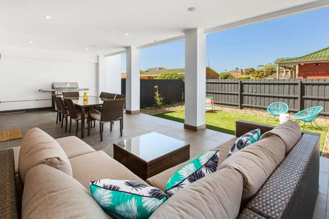 CASABLANCA - DROMANA - Lightning Ridge Tourism 3