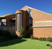 Castle stay at lakes entrance - Lightning Ridge Tourism