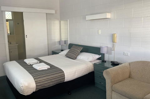 Castlereagh Lodge Motel - Lightning Ridge Tourism 2
