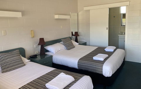 Castlereagh Lodge Motel - Lightning Ridge Tourism 1