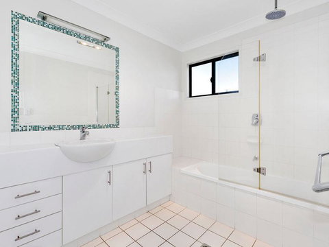 Casuarina Escape - Lightning Ridge Tourism 1