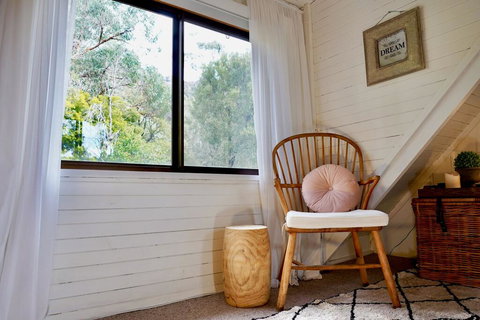 Cedar Country Retreat - Lightning Ridge Tourism 2