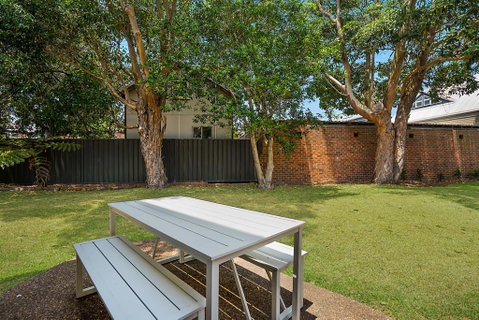 Centennial Terrace Apartments - Lightning Ridge Tourism 1