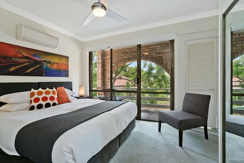 Centennial Terrace Apartments - Lightning Ridge Tourism 0