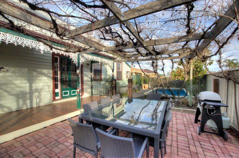 Central Charm - Lightning Ridge Tourism 0