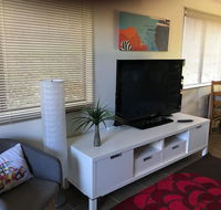 Central Gold Coast 3 Double Bedroom Apartment - Lightning Ridge Tourism