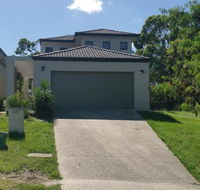 Central Gold Coast Large Modern Elevated House - Lightning Ridge Tourism