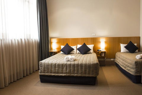 Central Hotel Hobart - Lightning Ridge Tourism 1