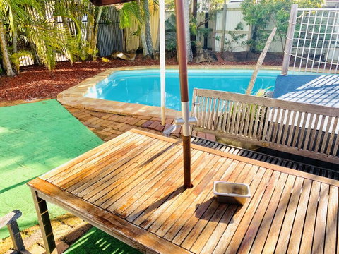 Central Motel Mooloolaba - Lightning Ridge Tourism 0