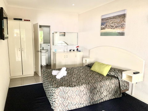 Central Motel Mooloolaba - Lightning Ridge Tourism 1