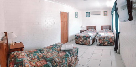 Central Park Motel - Lightning Ridge Tourism 2