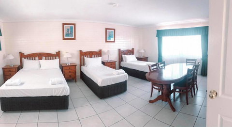 Central Park Motel - Lightning Ridge Tourism 1