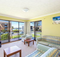 Champagne Court 1 with Water Views - Lightning Ridge Tourism