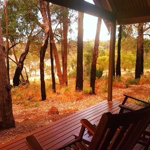 Chandeliers On Abbey - Lightning Ridge Tourism 3