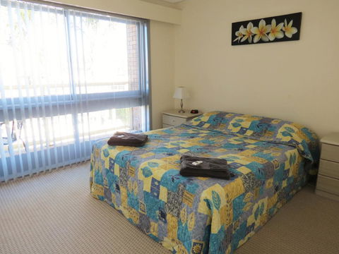 Chapman Court - Lightning Ridge Tourism 3