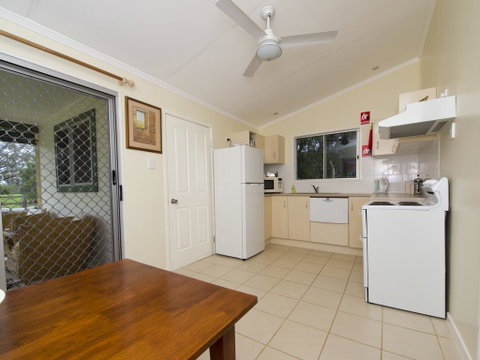 Charleville Bush Cottage - Lightning Ridge Tourism 3