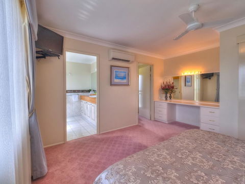 Charlton Apartments On The Esplanade - Lightning Ridge Tourism 1