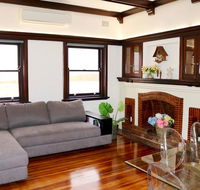 Charming  Cosy Home With City Views - Lightning Ridge Tourism