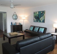 Charming Beach House - Lightning Ridge Tourism