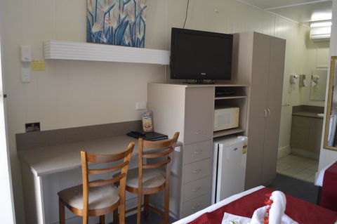 Charters Towers Motel - Lightning Ridge Tourism 3