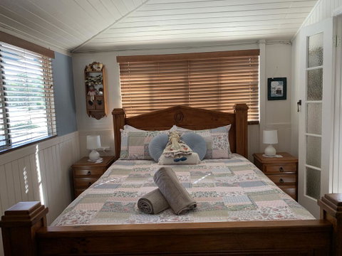 Cherry Blossom Cottage - Lightning Ridge Tourism 2