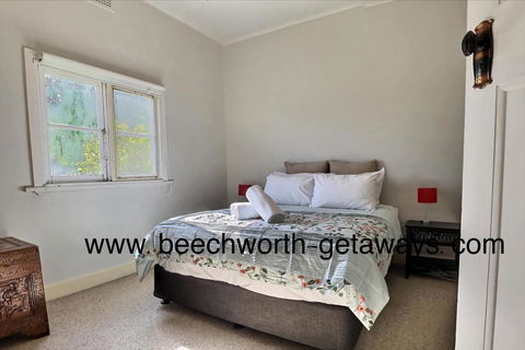 Cherry Blossom Cottage - Beechworth-Getaways - Lightning Ridge Tourism 3