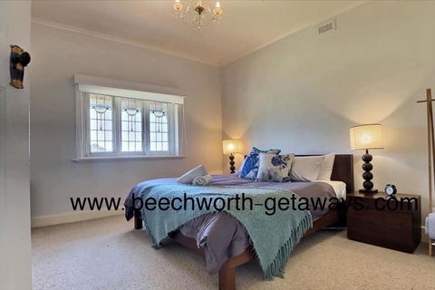Cherry Blossom Cottage - Beechworth-Getaways - Lightning Ridge Tourism 2