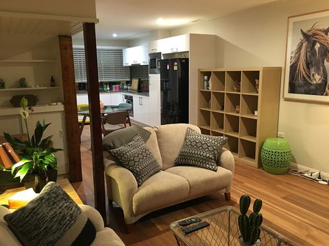 Chevron Luxury Pad - Lightning Ridge Tourism 3
