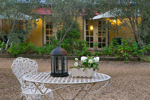 Chez Vous Villas Pokolbin - Lightning Ridge Tourism 3