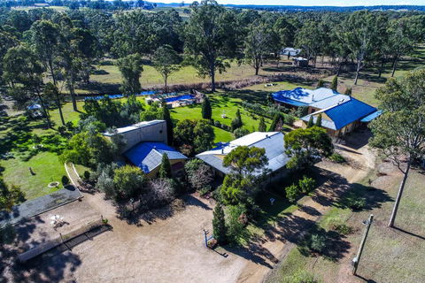 Chez Vous Villas Pokolbin - Lightning Ridge Tourism 1
