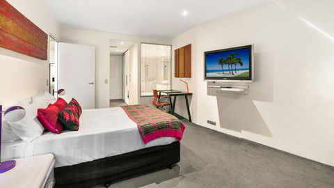 Circle On Cavill - Private Apartments - Apartment Stay - Lightning Ridge Tourism 2