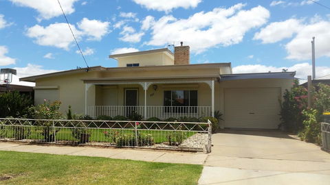 City Holiday Home Mildura - Lightning Ridge Tourism 0