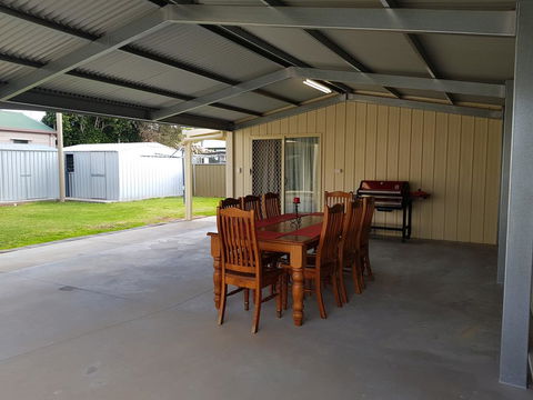 City Holiday Home Mildura - Lightning Ridge Tourism 1